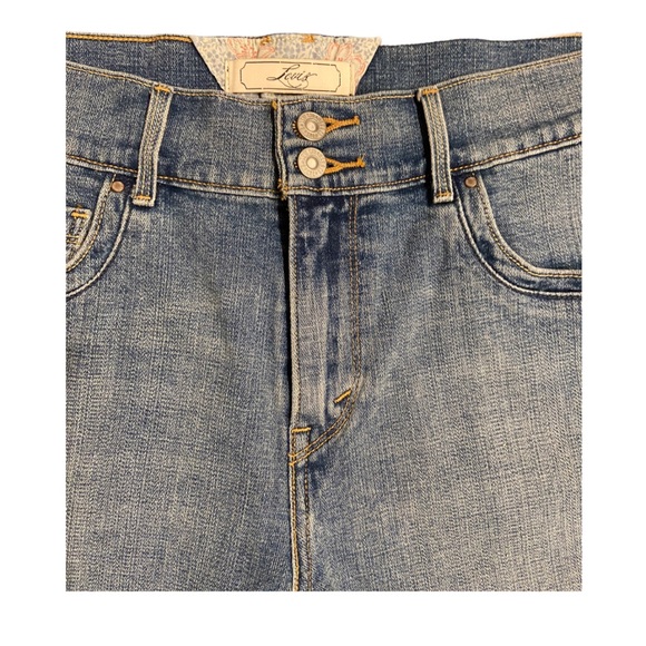 Levi's Light Wash Double Button Denim Shorts - Picture 5 of 5